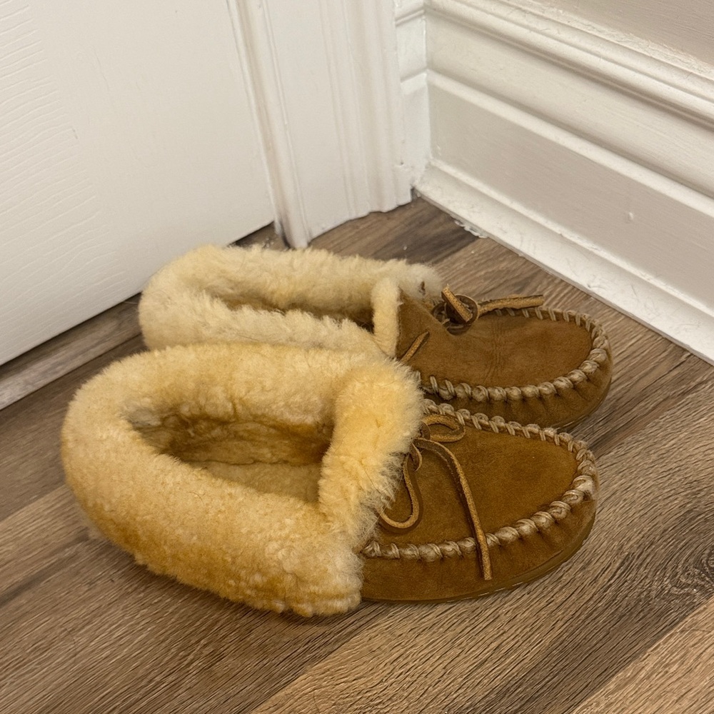 LL BEAN Women's Wicked Good Moccasins - Picture 3 of 4
